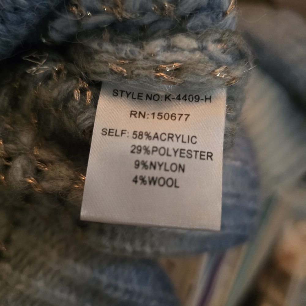 Strut & Bolt Ombre Winter Cozy Knit Sweater Blue Gray V-Neck New Size Small - Picture 4 of 5